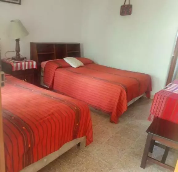 هتل Hostal Mario S Rooms