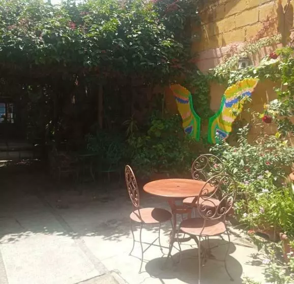 هتل Hostal Mario S Rooms