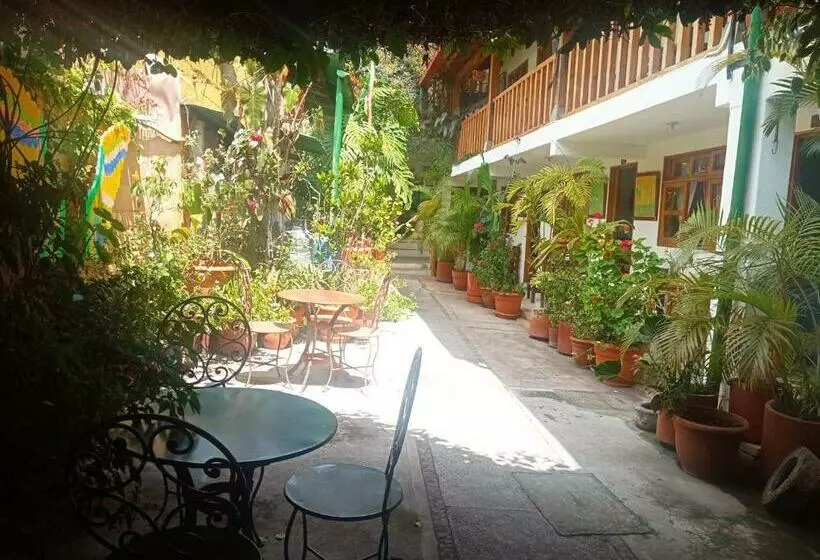 هتل Hostal Mario S Rooms