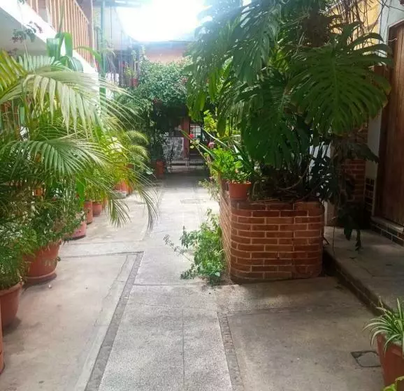 هتل Hostal Mario S Rooms