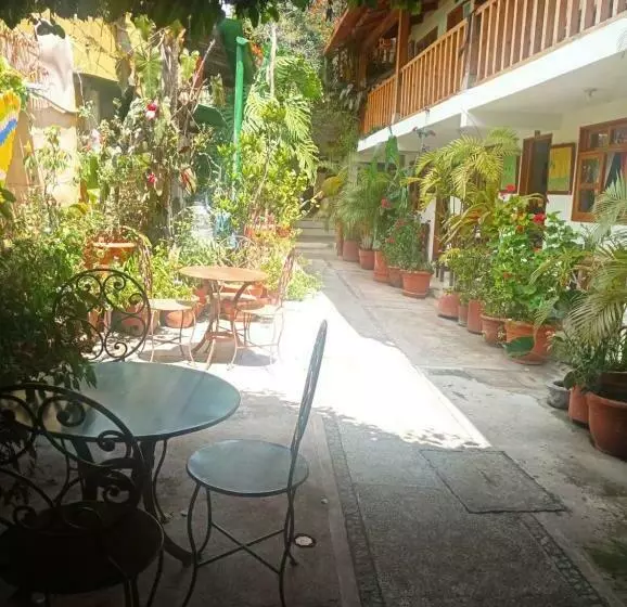 هتل Hostal Mario S Rooms