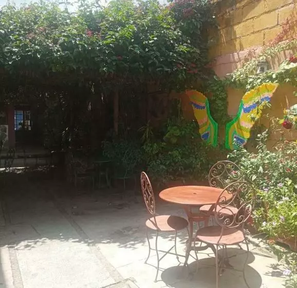 هتل Hostal Mario S Rooms