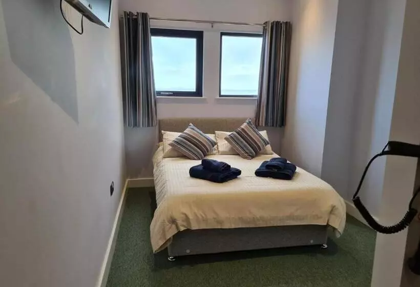 Hotelli No 10 Ocean Cabins   Saundersfoot Harbour   Saundersfoot