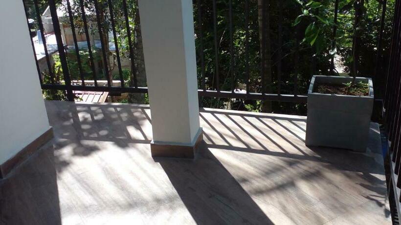 בית מלון כפרי White House