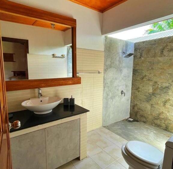 تختخواب و صبحانه Rising Sun Beach View