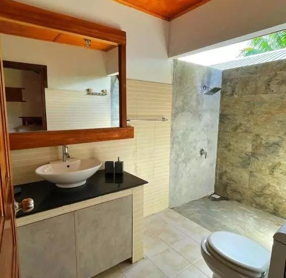 تختخواب و صبحانه Rising Sun Beach View