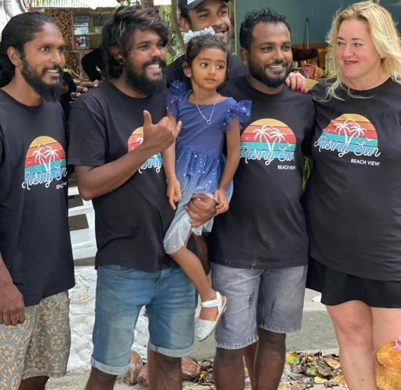 تختخواب و صبحانه Rising Sun Beach View