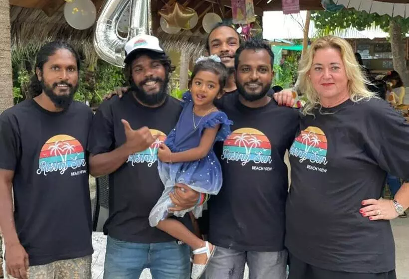 تختخواب و صبحانه Rising Sun Beach View