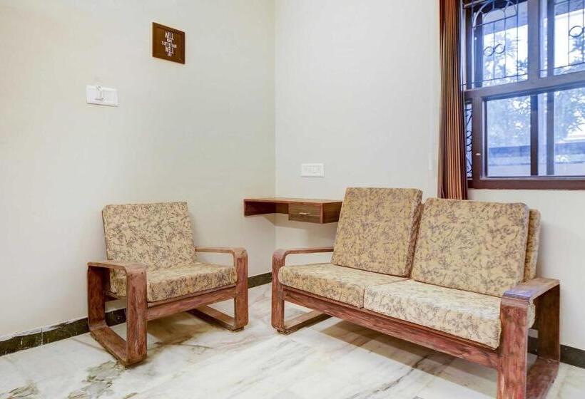 호텔 Oyo 80300 Almighty Homes