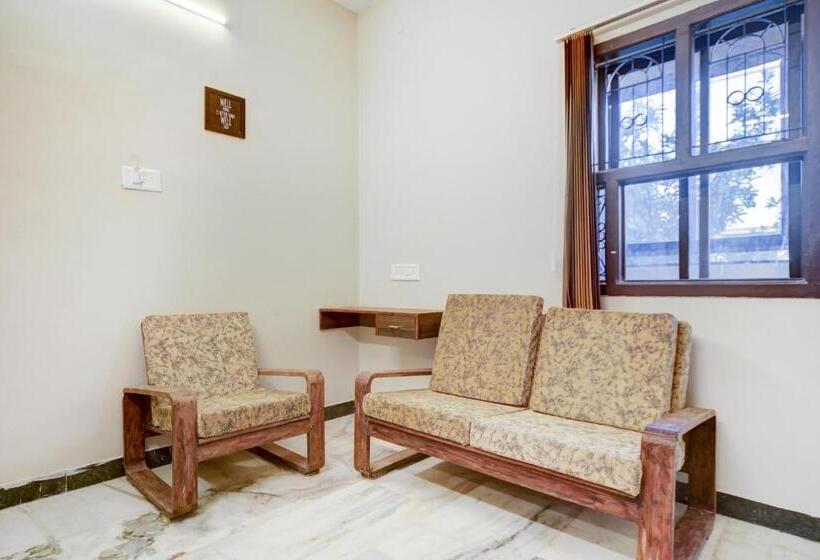 호텔 Oyo 80300 Almighty Homes