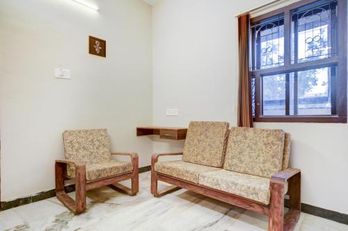 호텔 Oyo 80300 Almighty Homes