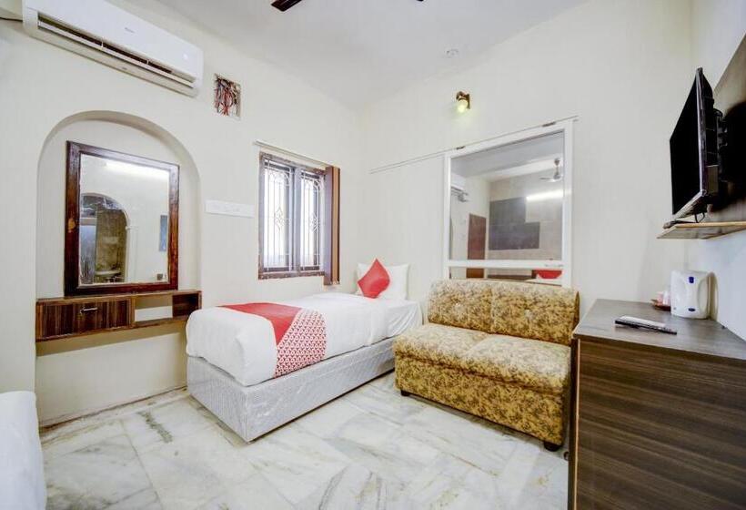 호텔 Oyo 80300 Almighty Homes