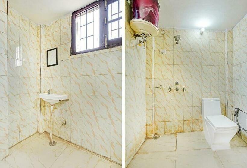 Отель Spot On 80185 Samrat Guest House