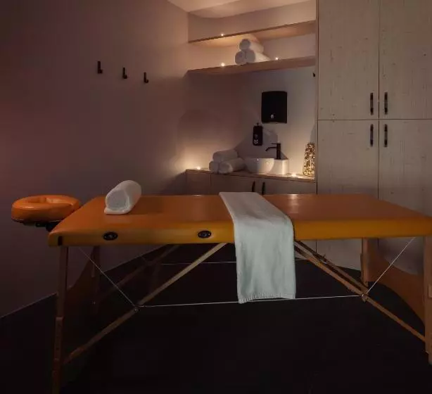 هتل Triangel Boutique