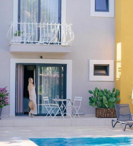 هتل West House Exclusive