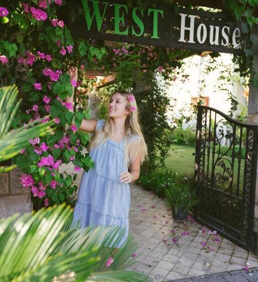 هتل West House Exclusive