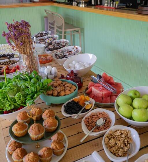 هتل West House Exclusive