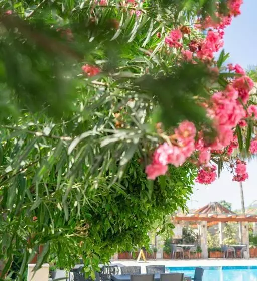 هتل West House Exclusive