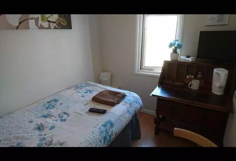 ペンション Room In Guest Room Tiny Single Shared Bathroom Room Ssbyr