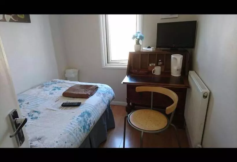 ペンション Room In Guest Room Tiny Single Shared Bathroom Room Ssbyr