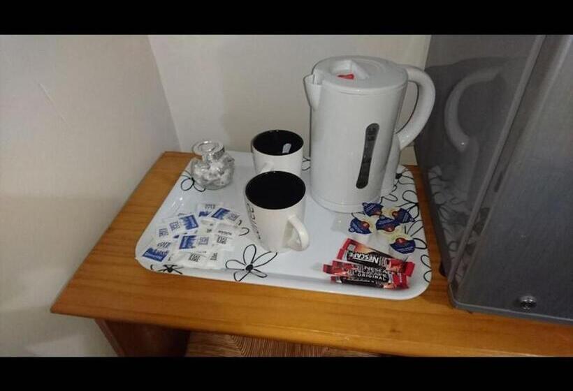 پانسیون Room In Guest Room   Tiny Single Shared Bathroom Room Ssbyr