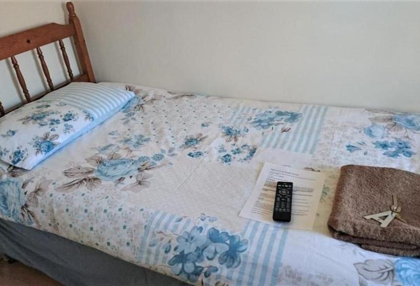 پانسیون Room In Guest Room   Tiny Single Shared Bathroom Room Ssbyr