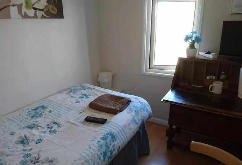 ペンション Room In Guest Room Tiny Single Shared Bathroom Room Ssbyr