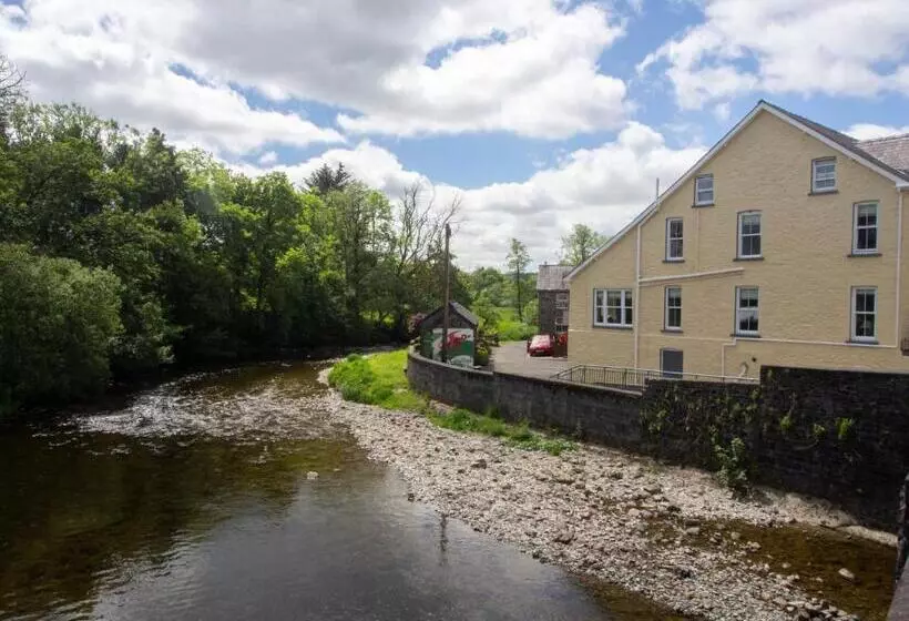 Riverbank Bed And Breakfast