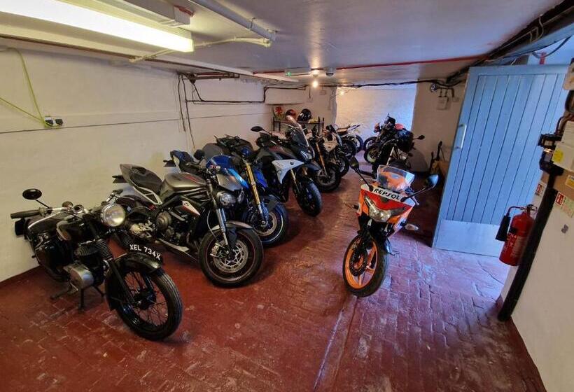 Riverbank Bed And Breakfast