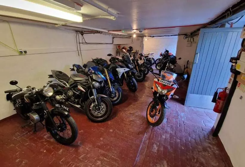 Riverbank Bed And Breakfast