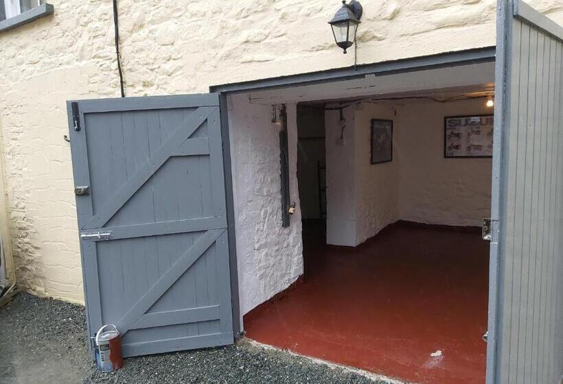 Riverbank Bed And Breakfast