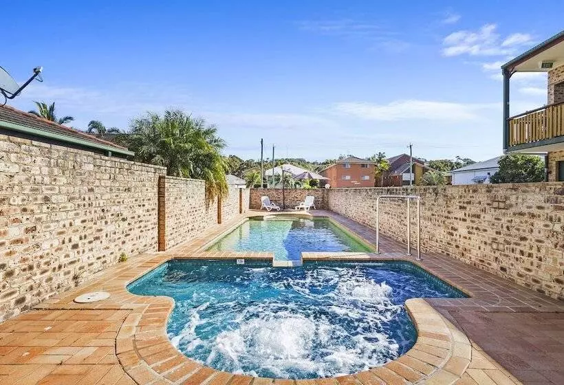 Bayswater Tweed Motel