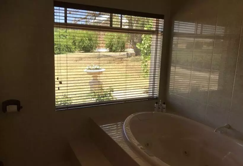 Отель Barossa Shiraz Estate