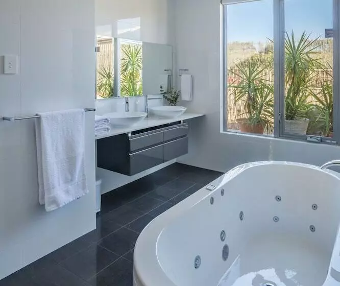 Отель Barossa Shiraz Estate