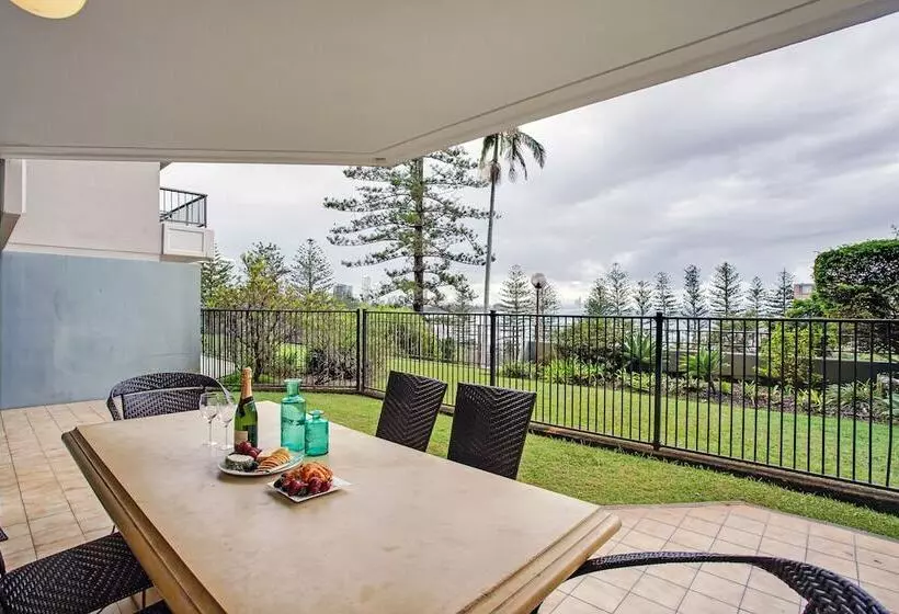 Отель Gemini Court Holiday Apartments