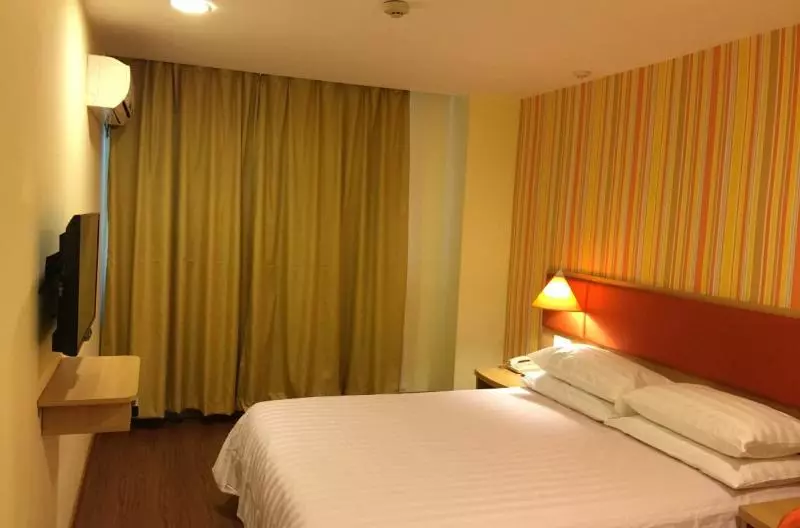 Отель Home Inn Zhuhui Road