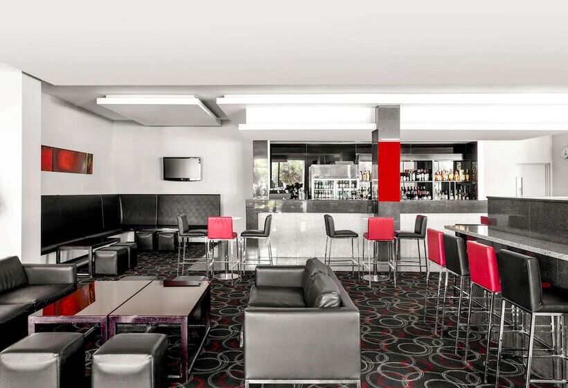 Отель Mantra Melbourne Airport