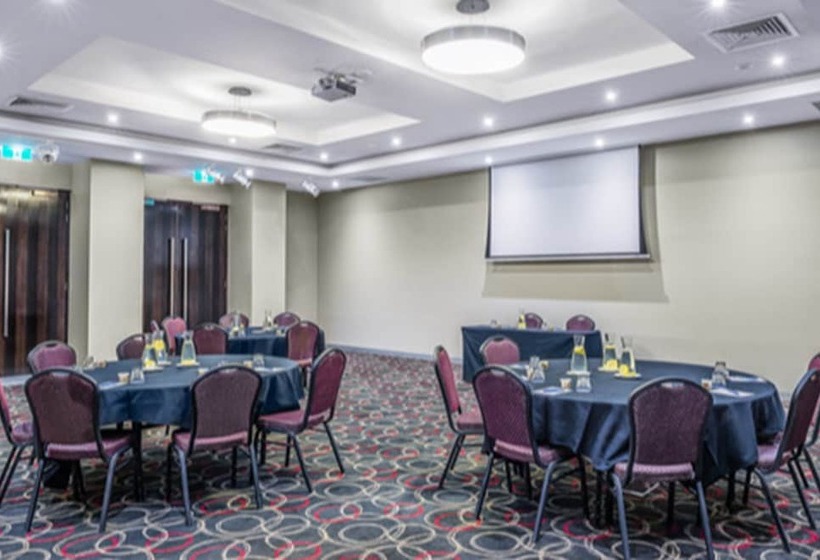 Отель Mantra Melbourne Airport