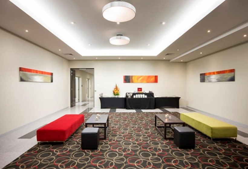 Отель Mantra Melbourne Airport