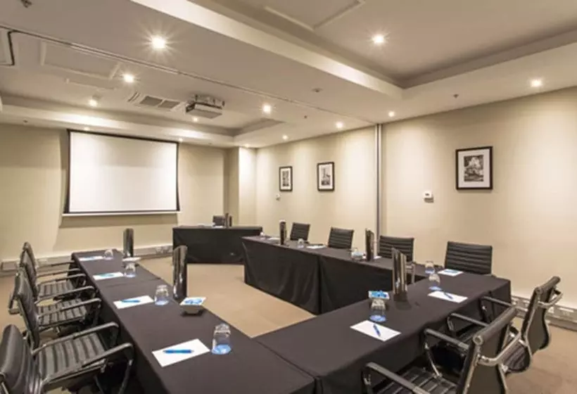 Отель Mantra Melbourne Airport