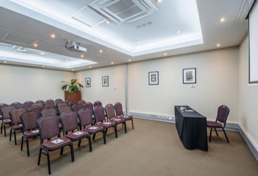 Отель Mantra Melbourne Airport