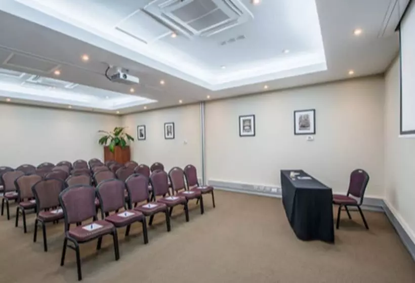 Отель Mantra Melbourne Airport