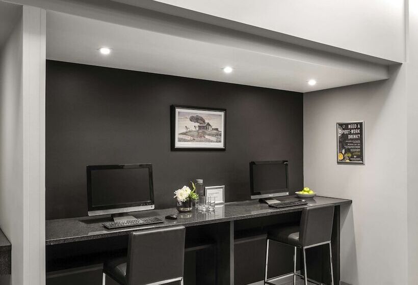 Отель Mantra Melbourne Airport