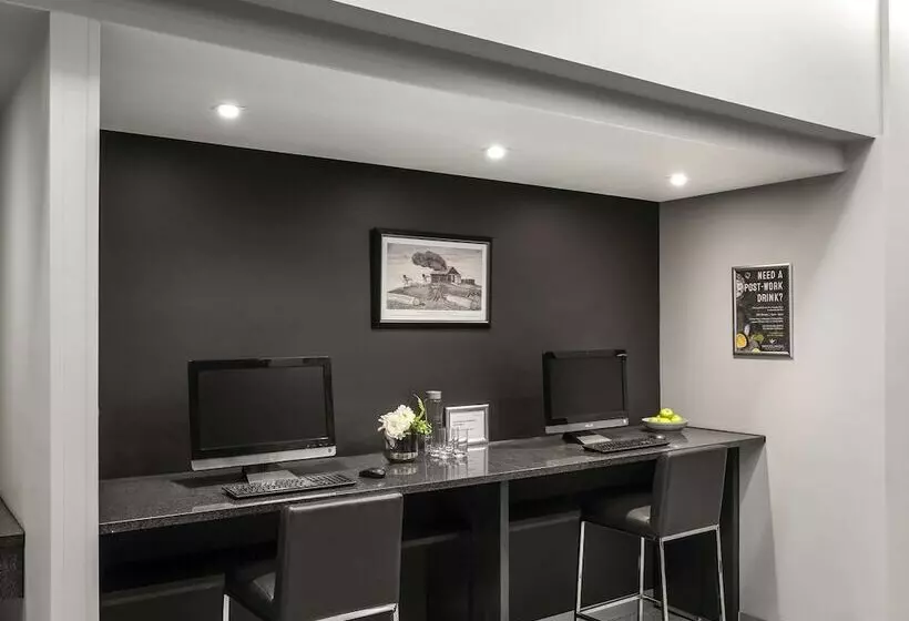 Отель Mantra Melbourne Airport