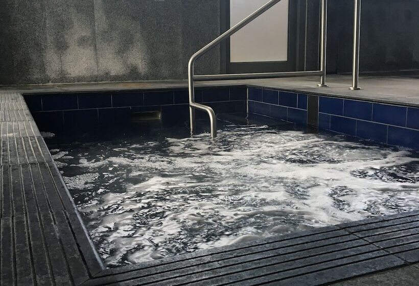 Отель Mantra Melbourne Airport