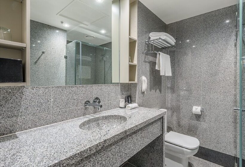 Отель Mantra Melbourne Airport