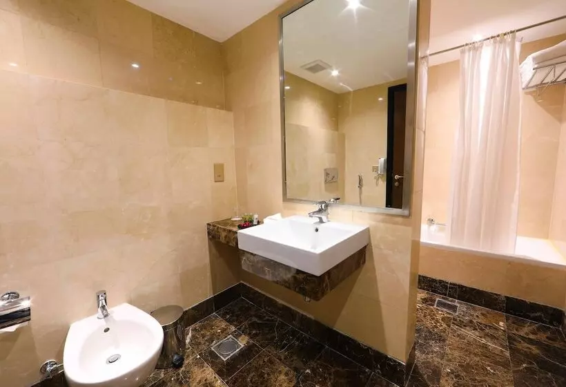 هتل Number One Tower Suites
