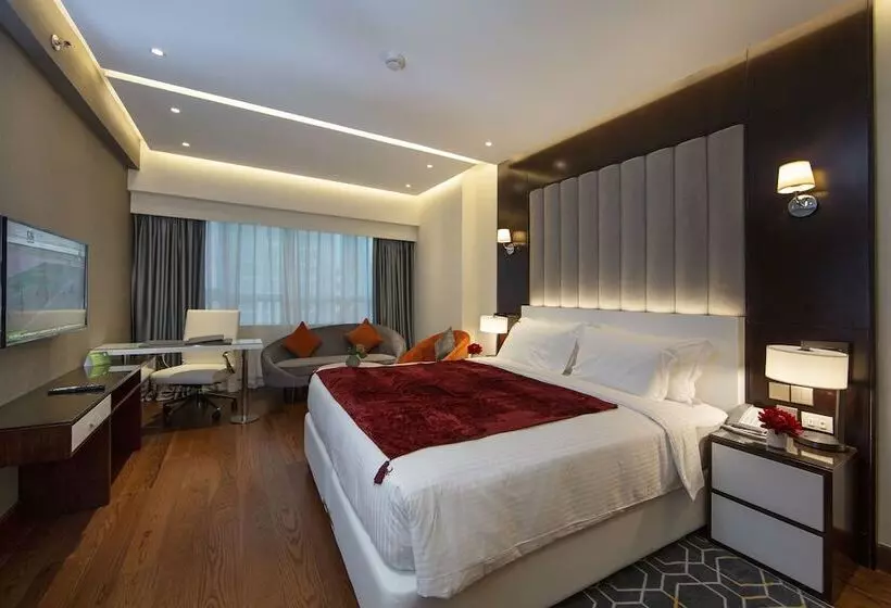 هتل Number One Tower Suites