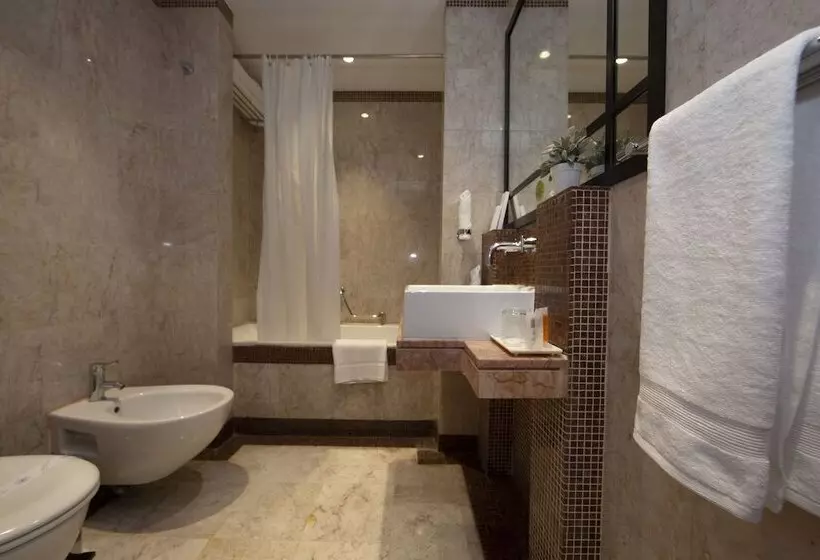 هتل Number One Tower Suites