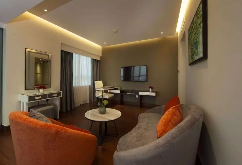 هتل Number One Tower Suites